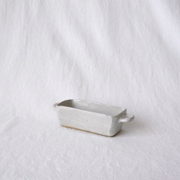 Speckled Ivory Cake Pan