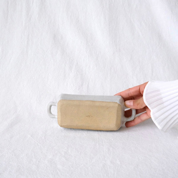 Speckled Ivory Cake Pan