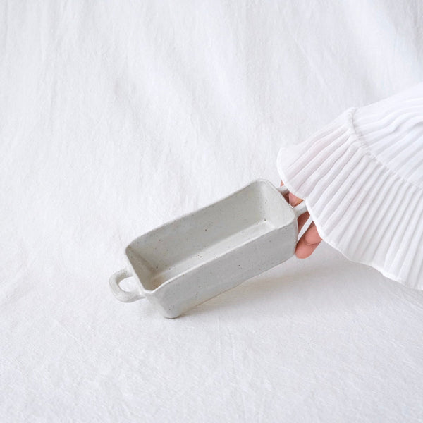 Speckled Ivory Cake Pan